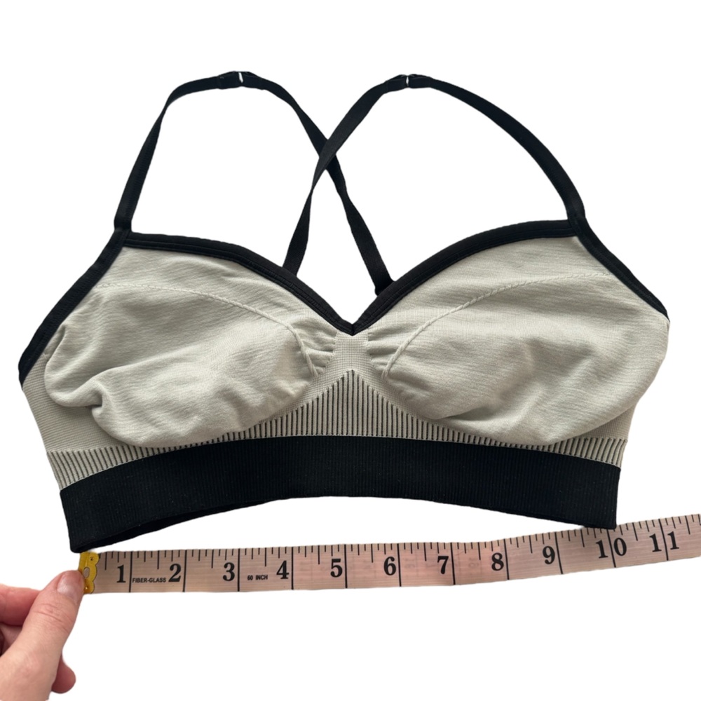 LULULEMON Hold Your‎ Om Bra II Heathered Silver Fox Cross Straps Strappy Size 2 - Picture 7 of 9